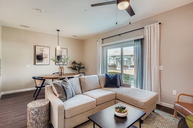 Photo - Magnolia at Lake Hamilton