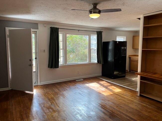 Photo - 134 Johnson St