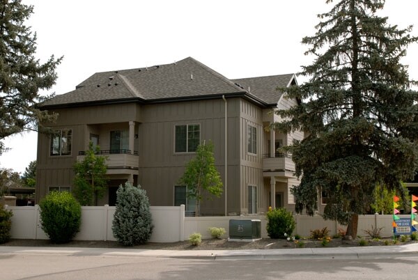 Ustick Corner Apartments - Ustick Corner Apartments
