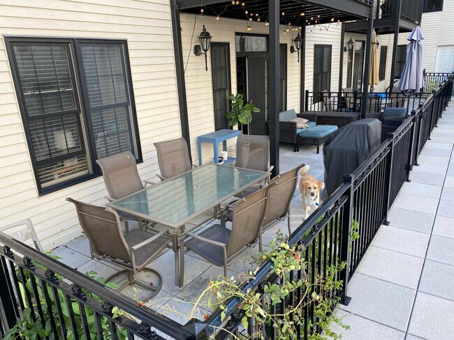 Building Photo - 904 Jefferson St Unit 2B