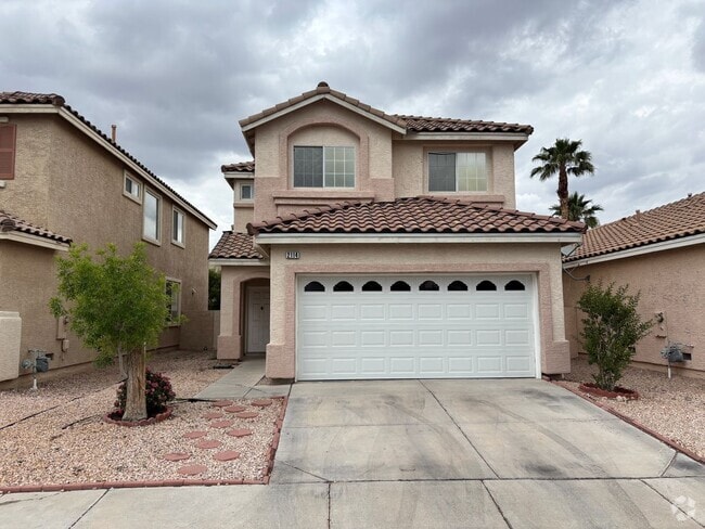 Building Photo - Gorgeous 3Bed/3Bath Home in the Gated Gree...