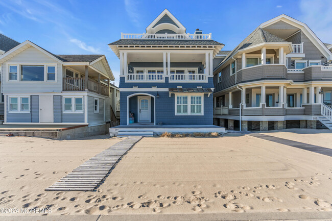 Photo - 289 Beach Front House