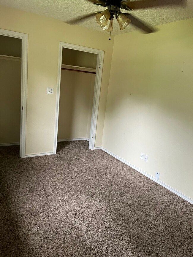 Photo - 604 Leftwich St