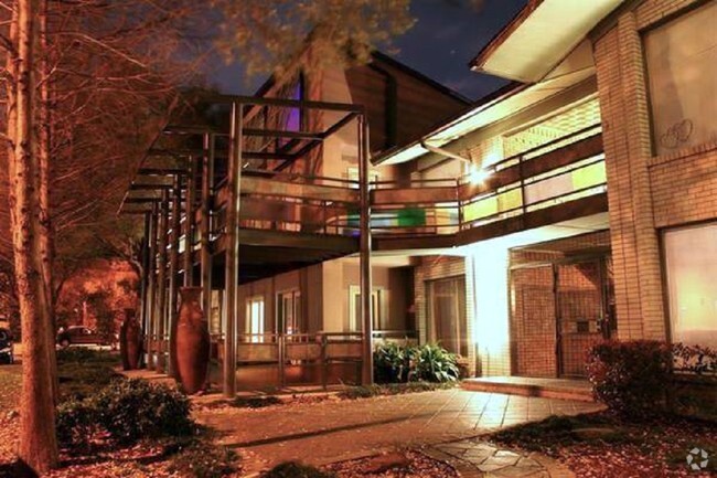 Building Photo - PLAZA Rental