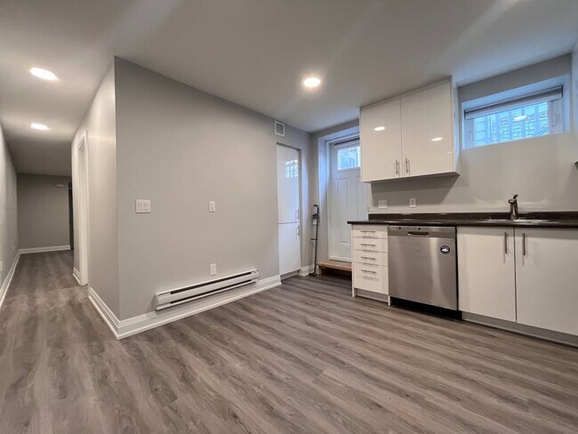 Photo - B-146 Bartlett Avenue Toronto Ontario M6H 3G1