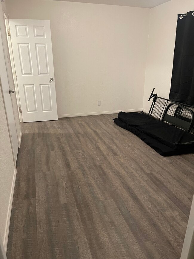 Photo - 1556 Riverside Dr