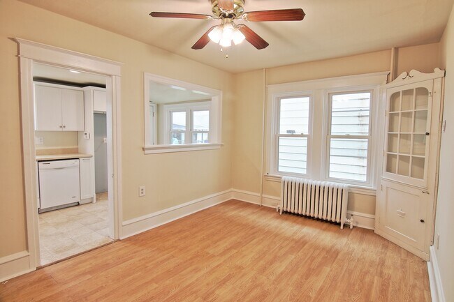 Photo - Beautifully Renovated 3BD/1BA Twin!