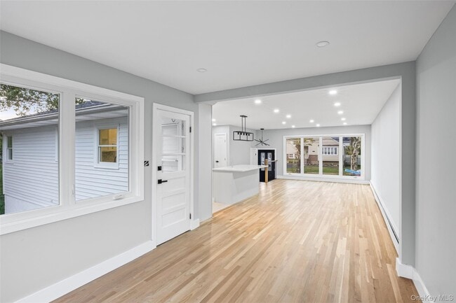 Photo - 2100 Beverly Way