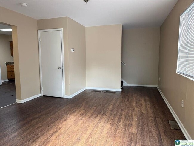 Photo - 1538 E 8th St Unit C