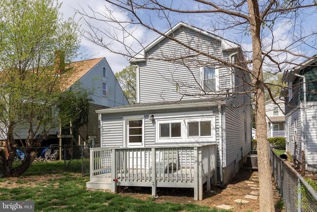 Photo - 31 W Southwerk St