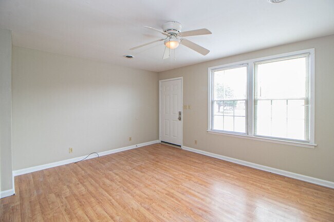814-F Golfview Place