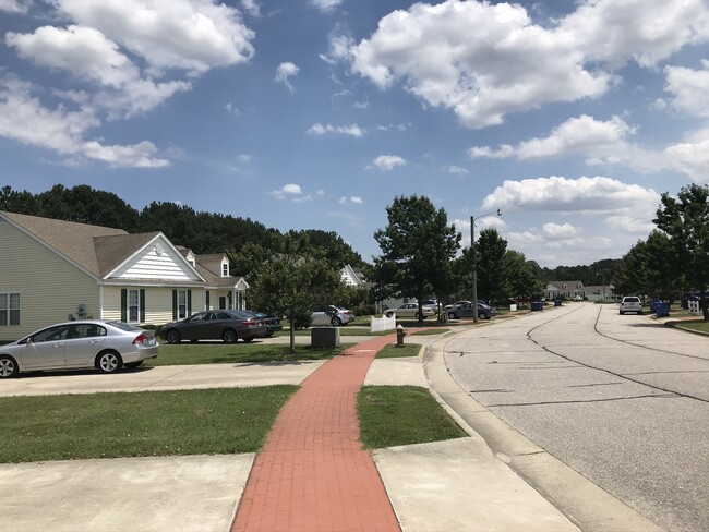 Photo - 3308 Whitlock Dr N