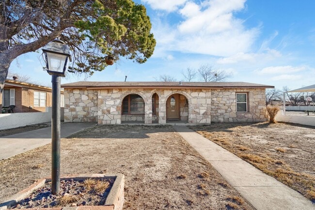 Building Photo - 1605 Ave B