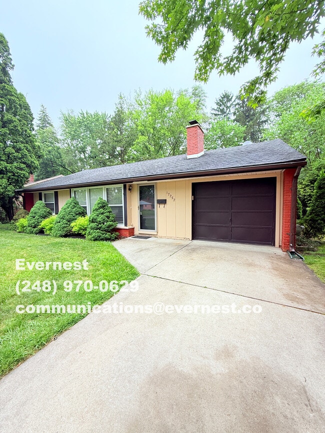 Building Photo - 17252 Sunnybrook Dr Rental