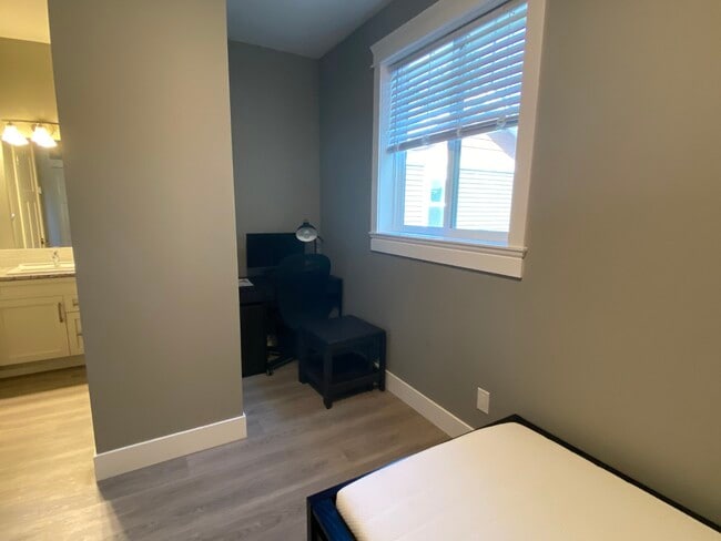 Photo - 1801 Hallen Ave Unité 8