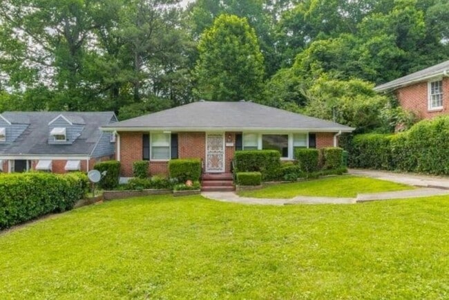 Photo - 817 Gertrude Pl NW