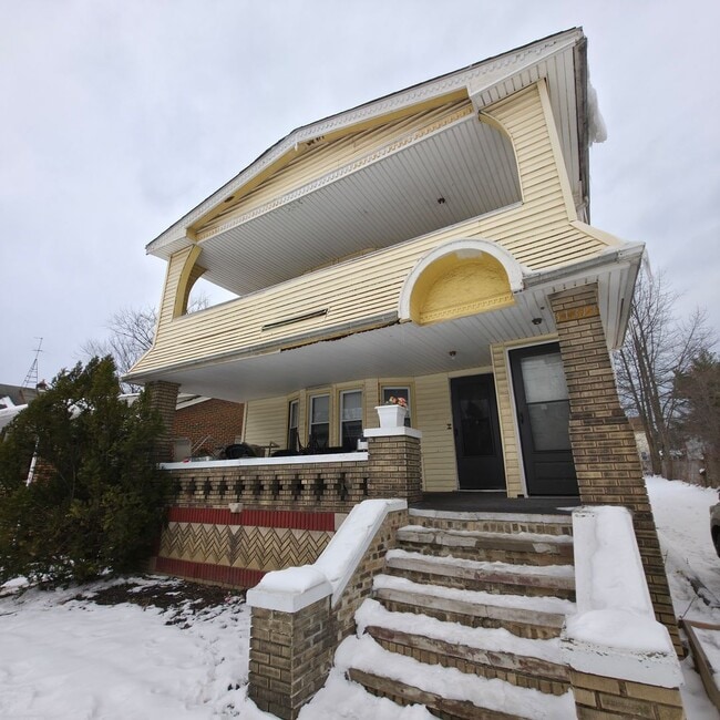 Building Photo - 11317 Dove Ave Unit UP