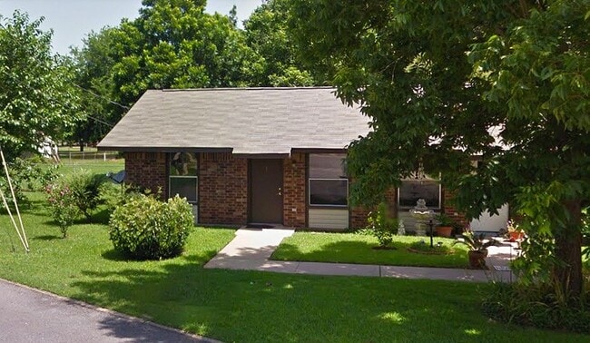 Photo - 1020 Laura McLean Ln