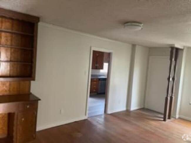 Building Photo - 2129 E Illinois Ave Rental