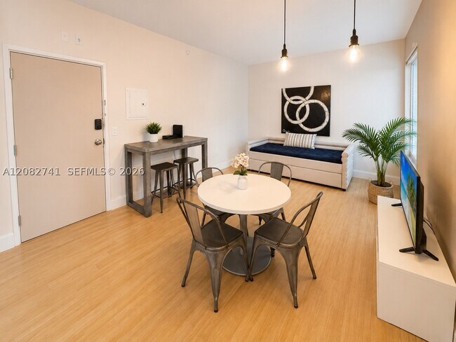 Photo - 3025 Indian Creek Dr Unit 204