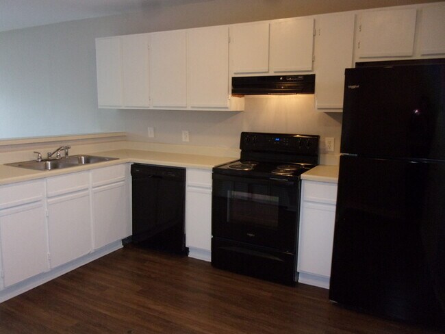 Photo - 2 Bedroom 1 1/2 Bath Townhome - Recently Updated and Freshly Painted