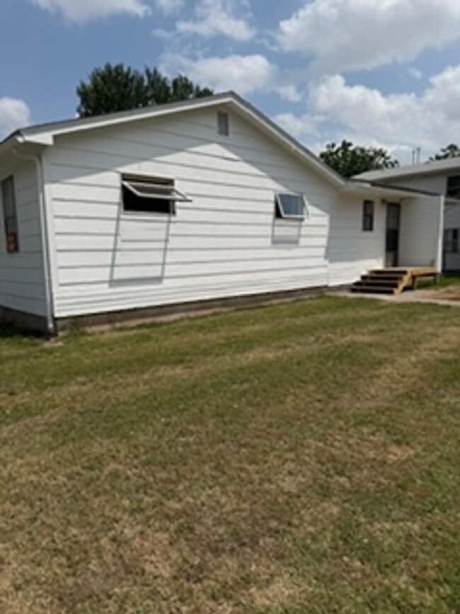 Photo - 3 bedroom, 2 bath with huge den or bonus room