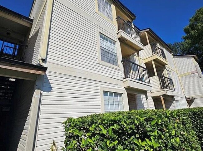 Building Photo - 1940 Lake Atriums Cir Unit 106