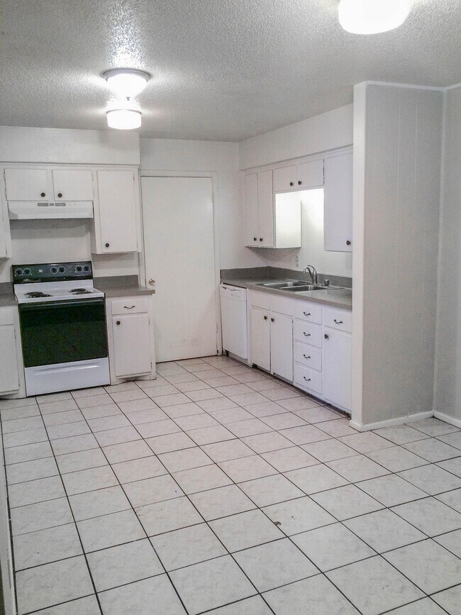 Photo - 1802 Elkhart Ave