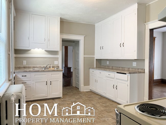 Photo - 330 Center St