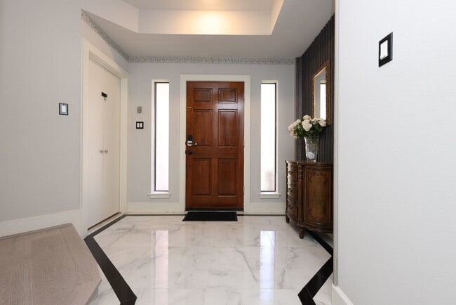 Photo - 9715 Riddlewood Ln