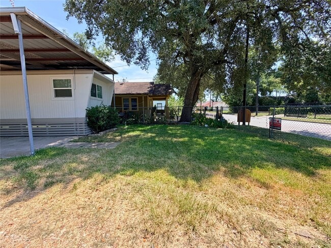 Photo - 310 E Jack Ave
