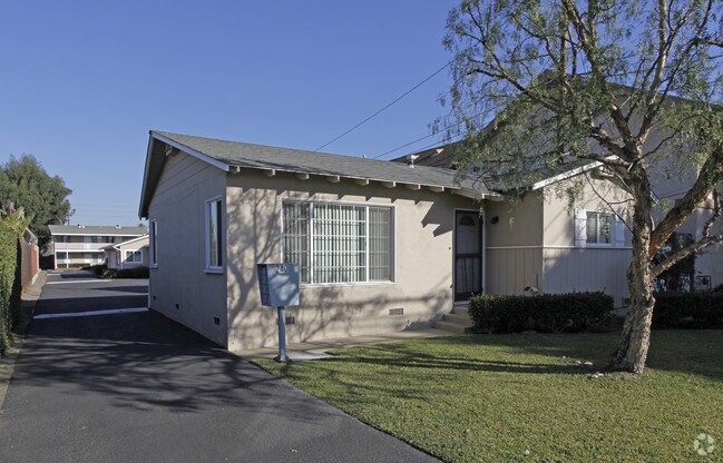Photo - 240 Avocado St