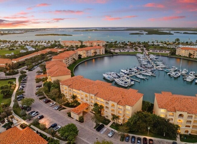 Building Photo - 14 Harbour Isle Dr W Unit 106