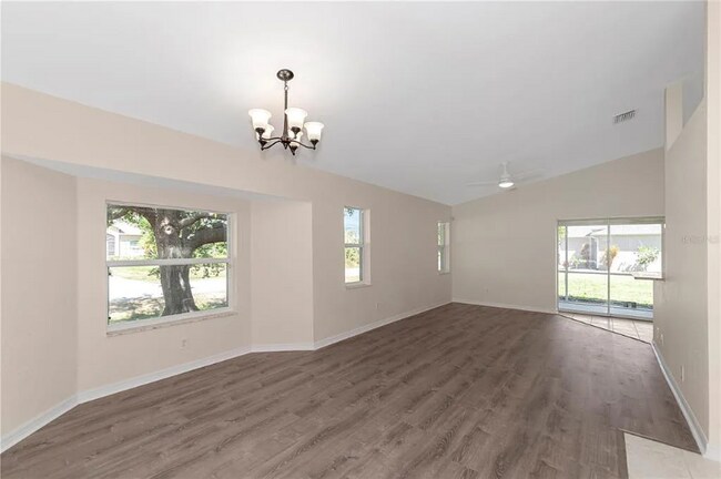 Photo - 1401 Hedgewood Cir