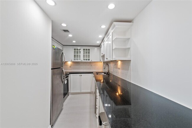 Photo - 1621 Collins Ave Unit 908