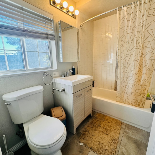 Photo - 546 E Delno Dr