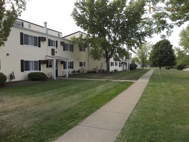 Hilltop Manor Apartments