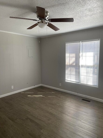 Photo - 925 Lowery St NE