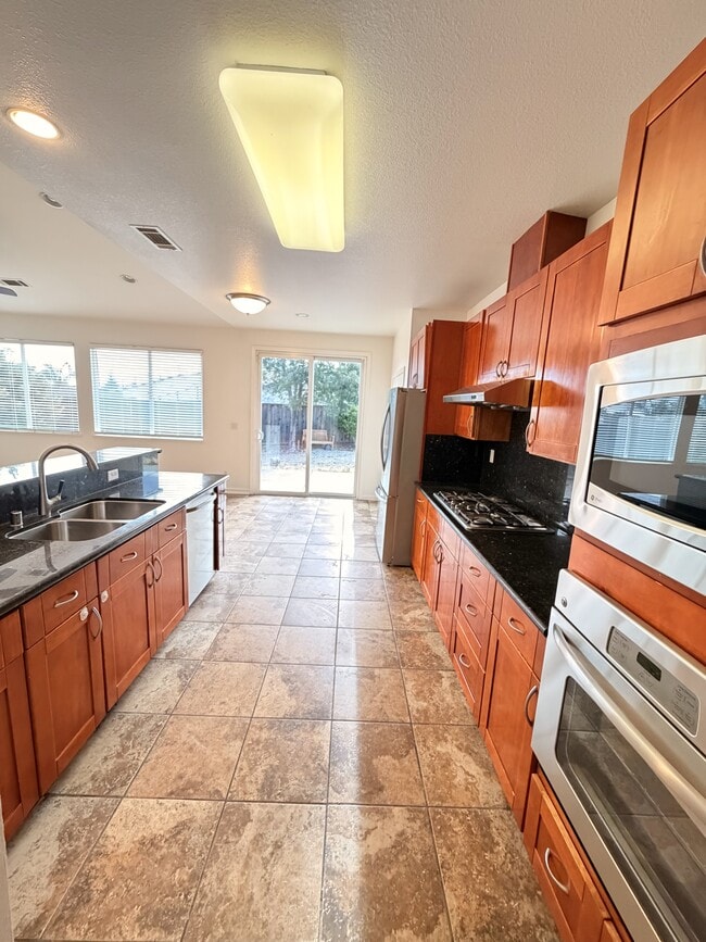 Photo - 1305 Brooktrail Dr