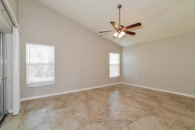 Photo - 458 Tamarind Parke Ln