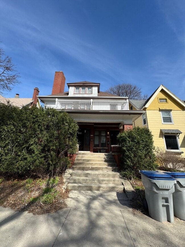 Building Photo - 3216 N Marietta Ave Unit Upper