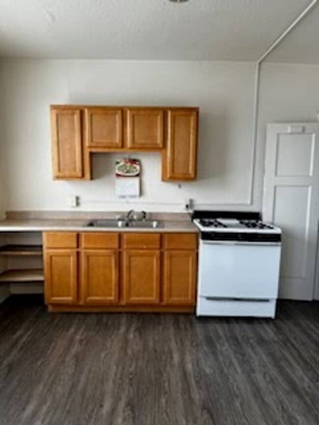 2612-2620 W Greenfield Ave - 2612-2620 W Greenfield Ave Apartamento Unidad #4 2614 W Greenfield Ave.