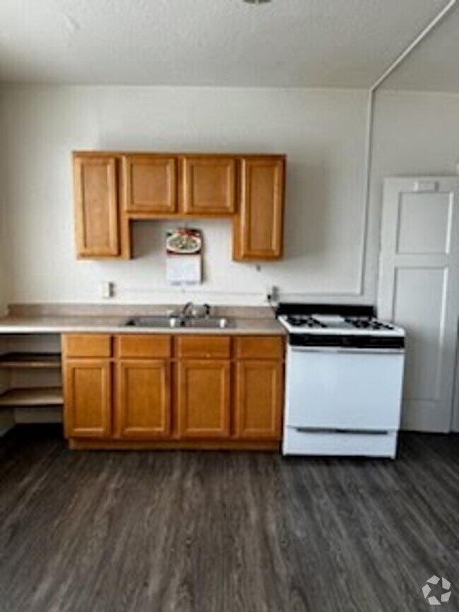 Building Photo - 2612-2620 W Greenfield Ave Unit #4 2614 W Greenfield Ave. Rental