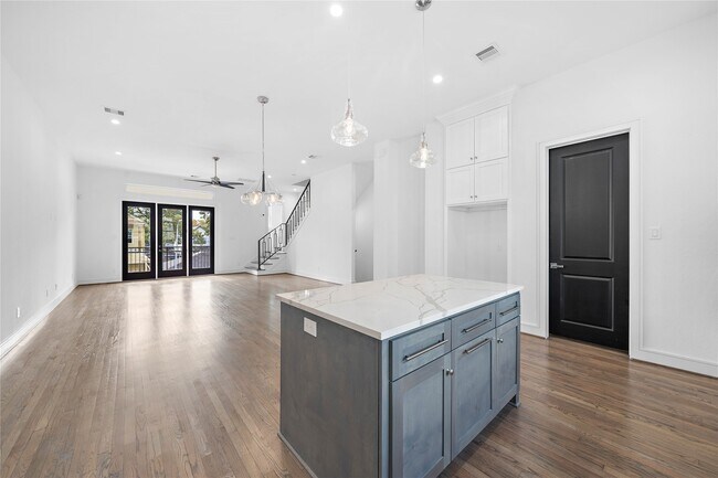 Photo - 1011 E 28th St