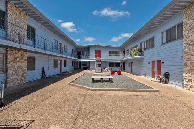 Photo - 2408 Longview St Unidad 113