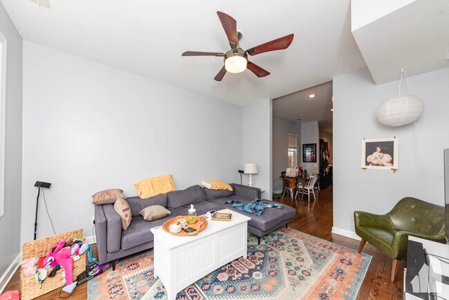 Photo - 2335 W Moffat St