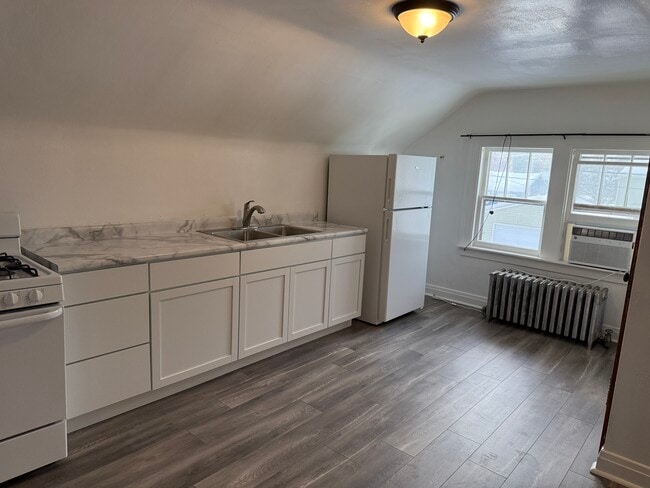 Building Photo - 216 S Ash St Unit 2