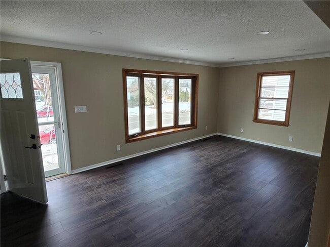 Photo - 1466 Charlton St