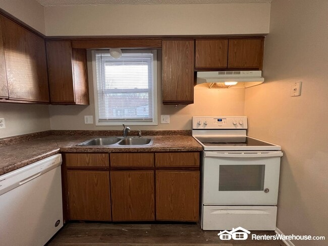 Photo - 802 Hartford Ave