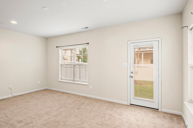 Photo - 214 Tanner Ln